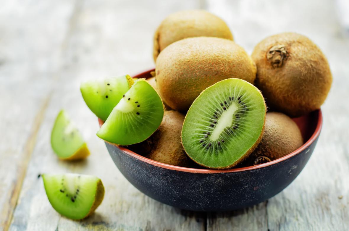 میوه ای که با خوردن آن سرما نمی خورید، تقویت بینایی و رشد مو با یک خوراکی ترش مزه
