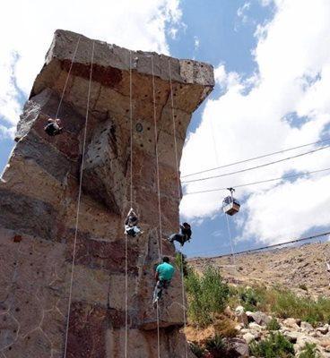 دیوار سنگ نوردی گنجنامه یکی از جاذبه های گردشگری استان همدان است